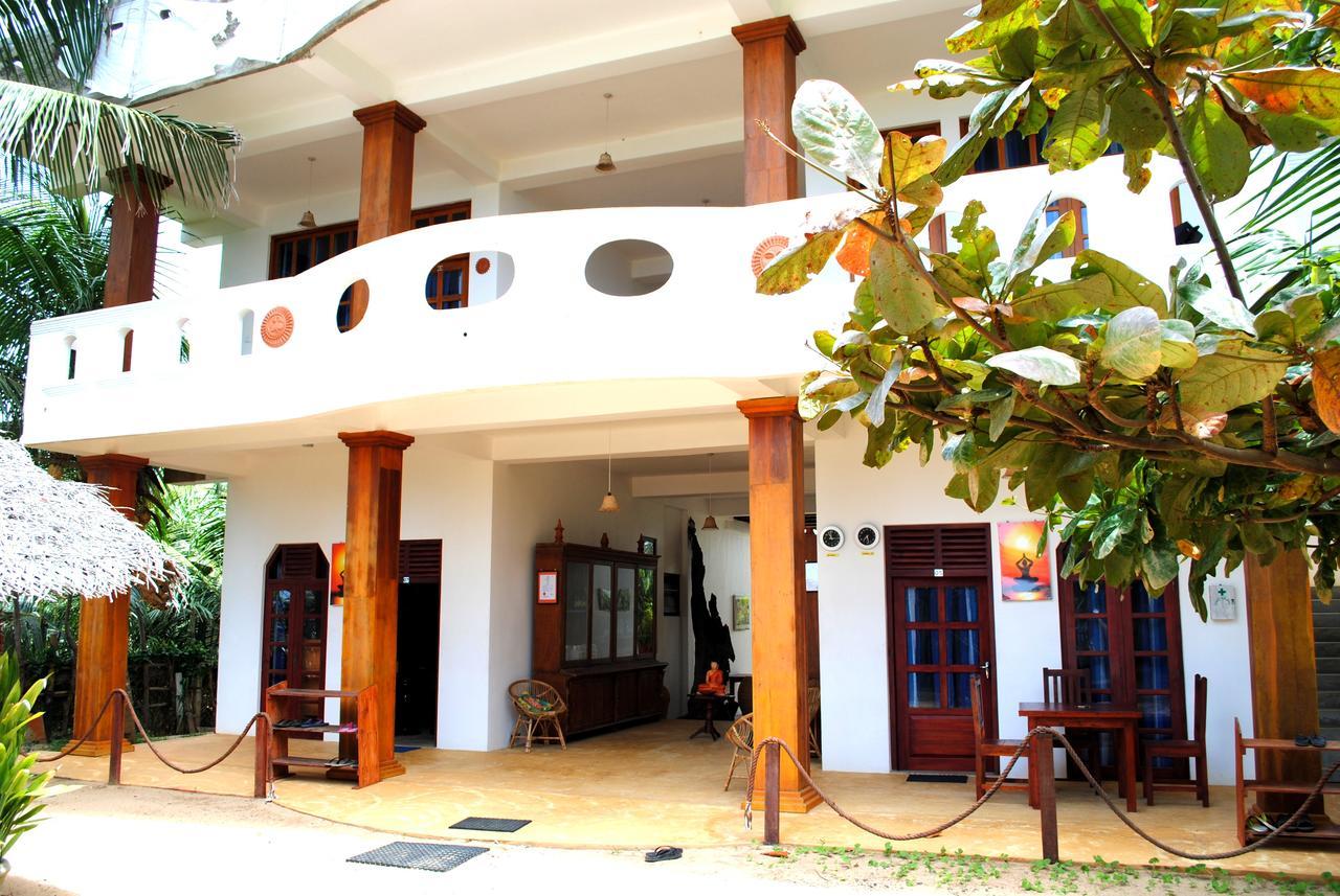 Asha Beach & Spa Тангале Екстериор снимка