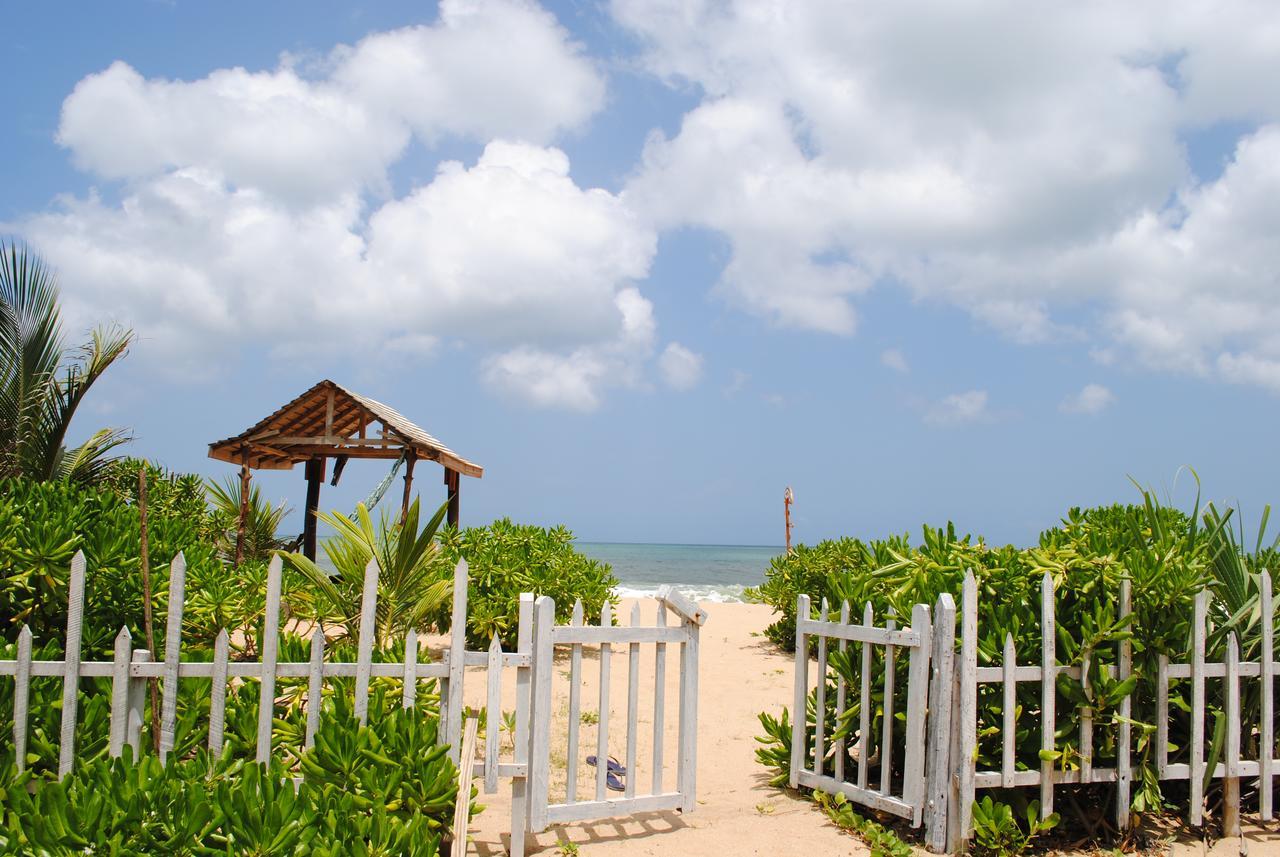 Asha Beach & Spa Тангале Екстериор снимка